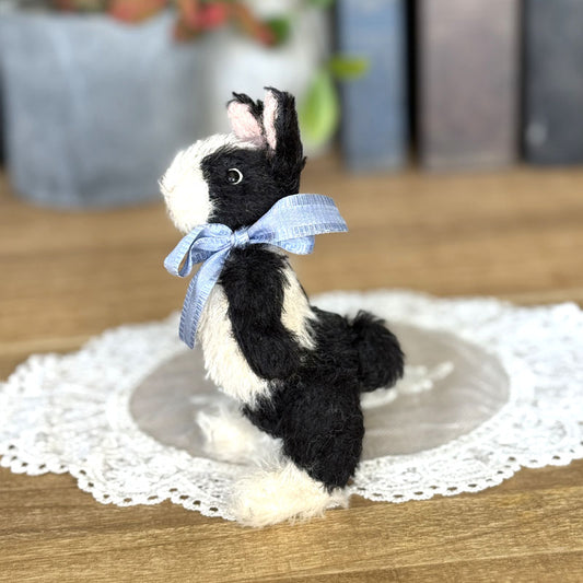 白黒立ちうさぎ